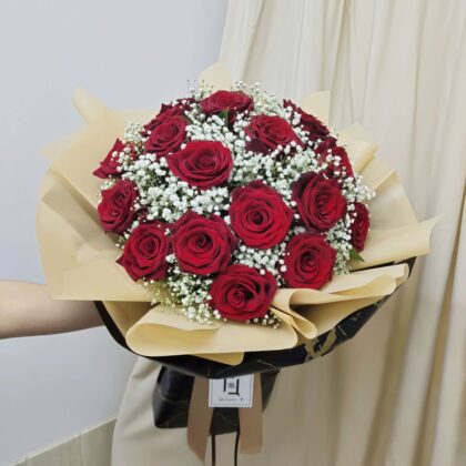 Red Rose with White Baby’s Breath Bouquet Quadruple Flower BH010004 01