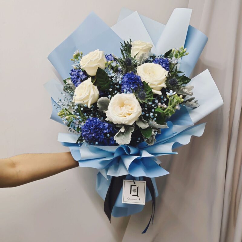 White Rose with Blue Hyacinth Bouquet Quadruple Flower BL010008 01