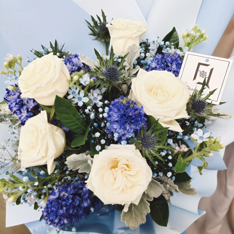 White Rose with Blue Hyacinth Bouquet Quadruple Flower BL010008 02