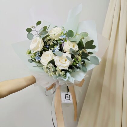 White Rose with White Astrantia Bouquet Quadruple Flower BL010010 01