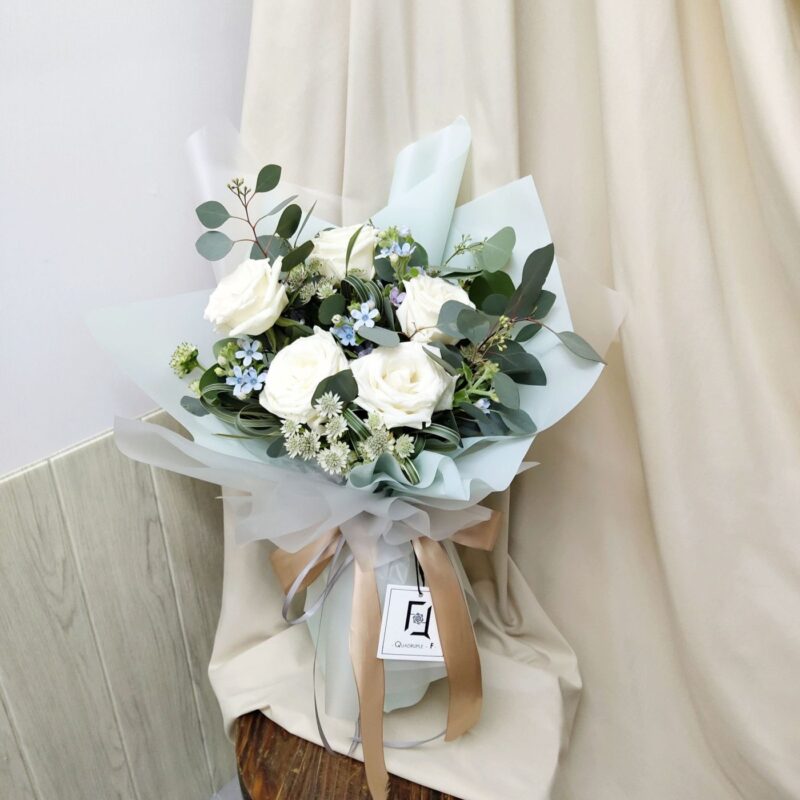 White Rose with White Astrantia Bouquet Quadruple Flower BL010010 03