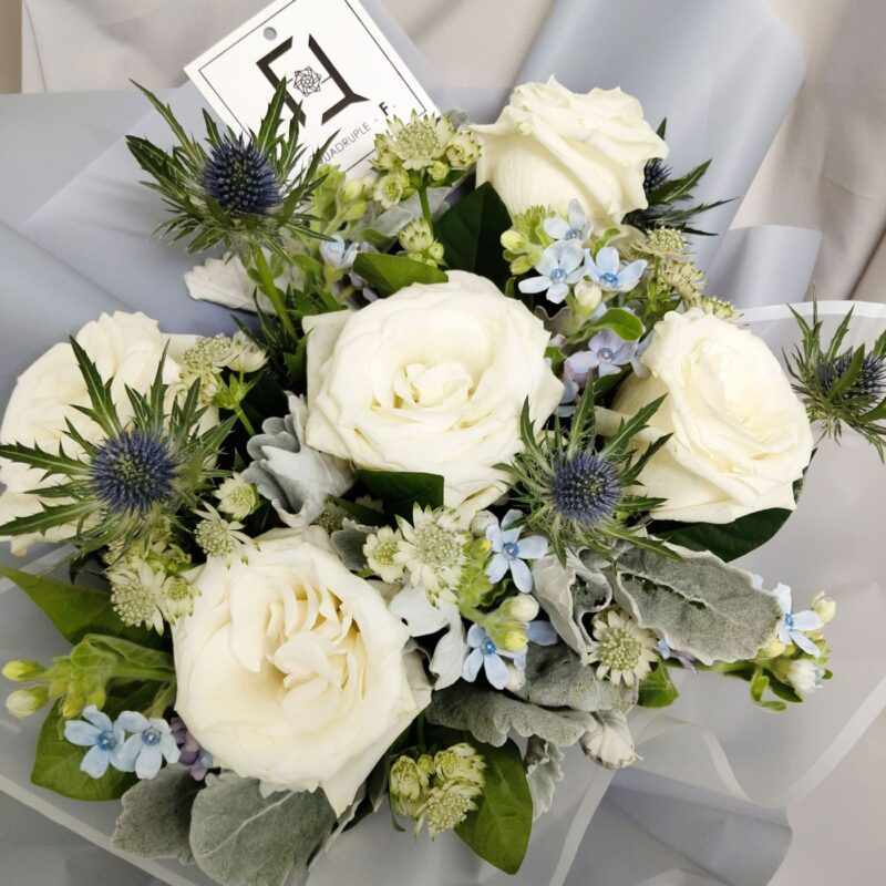 White Rose with White Astrantia Bouquet Quadruple Flower BL010012 02