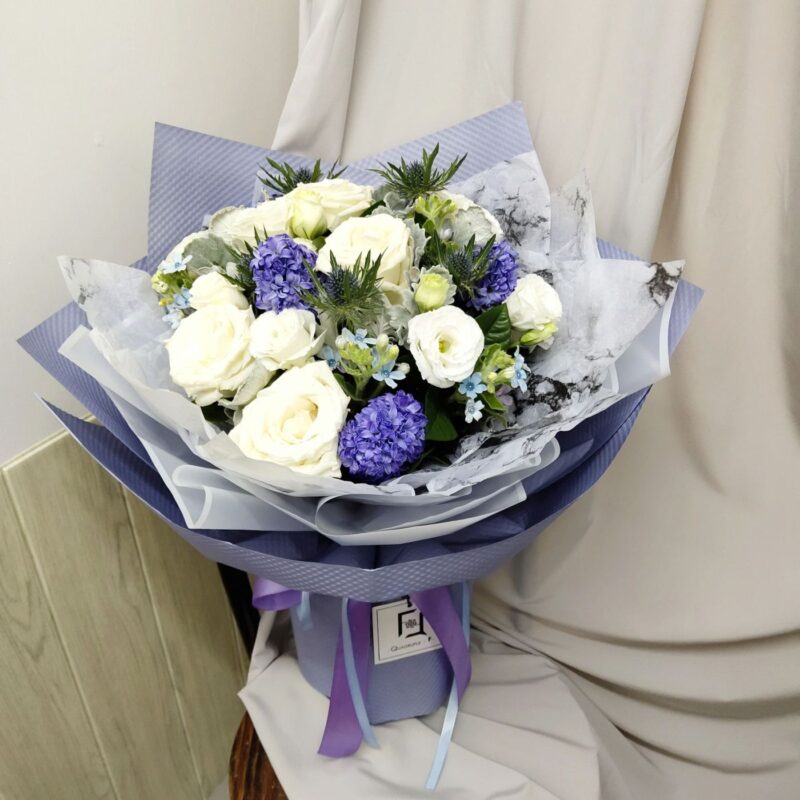 White Rose with Blue Hyacinth Bouquet Quadruple Flower BL010014 03