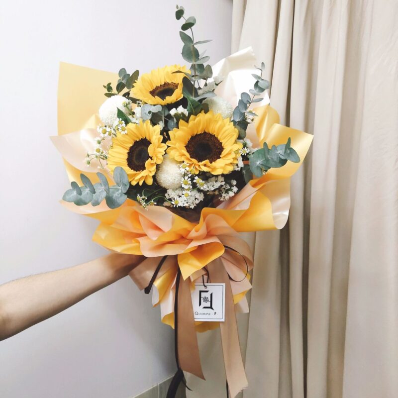 Sunflower with White Pompon Bouquet Quadruple Flower BL060002 01