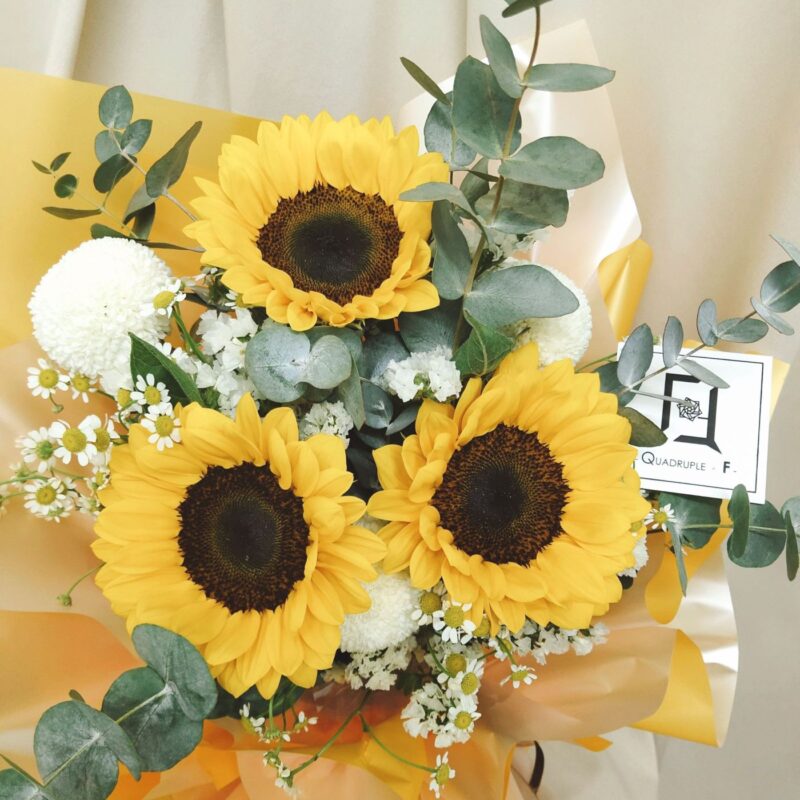 Sunflower with White Pompon Bouquet Quadruple Flower BL060002 02