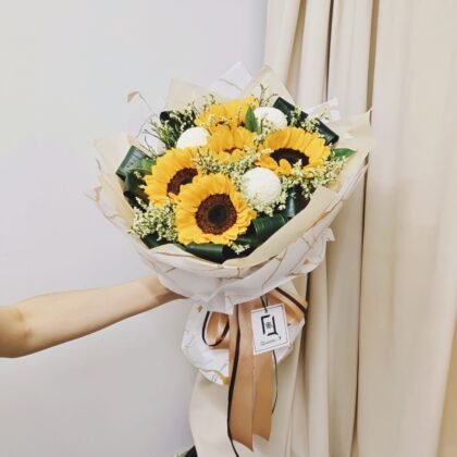 Sunflower with White Pompon Bouquet Quadruple Flower BL060003 01