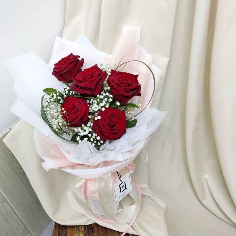 Red Rose with White Baby’s Breath Bouquet Quadruple Flower BM010001 03