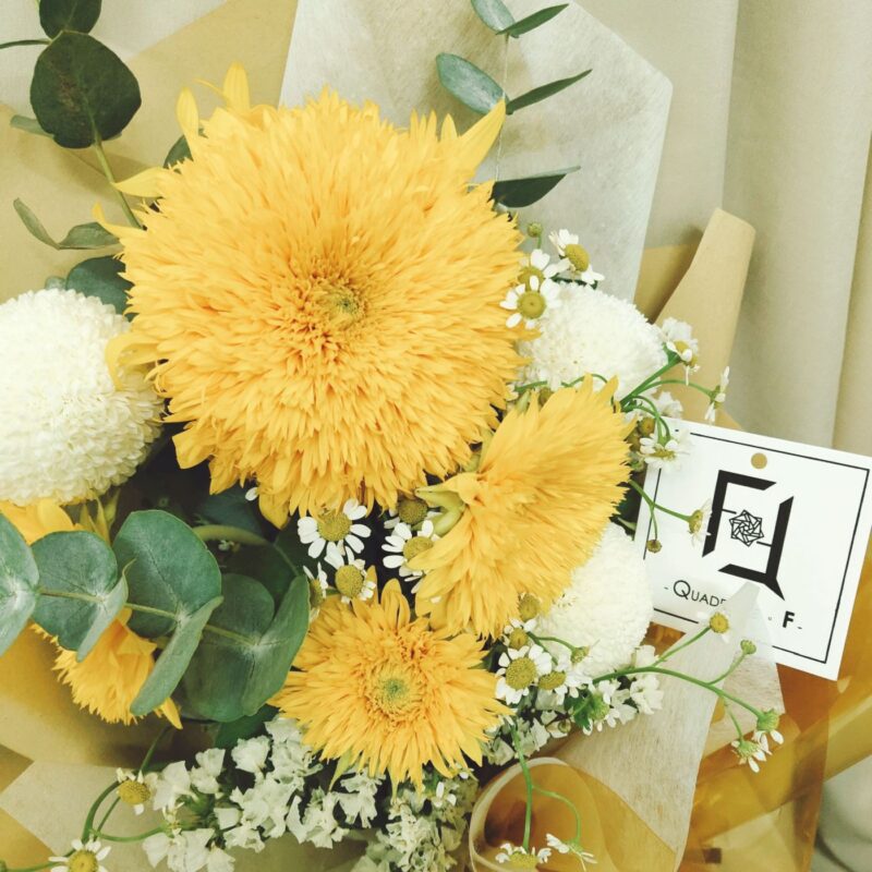 Teddy Bear Sunflower with White Pompon Bouquet Quadruple Flower BM060001 02