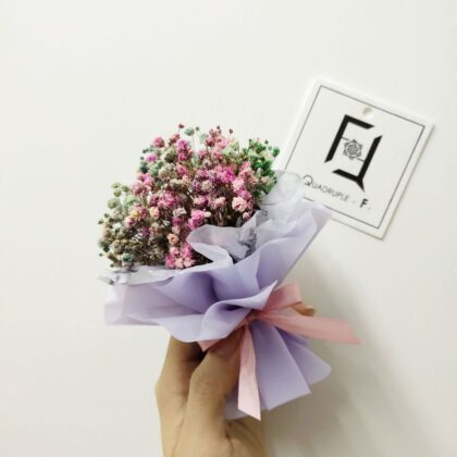 Dried Colored Baby’s Breath Bouquet Quadruple Flower DB100004 01