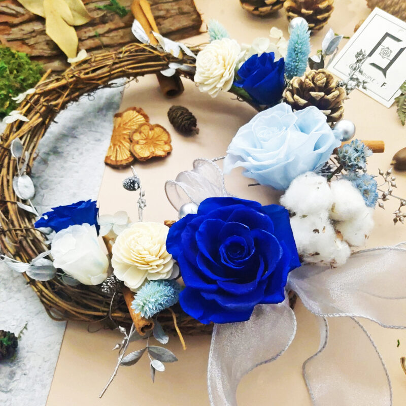 Royal Ocean CHRISTMAS | Preserved Flower Dark & Light Blue Rose Christmas Wreath