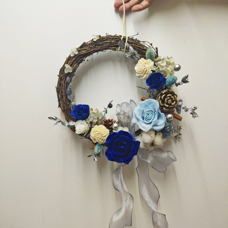 Royal Ocean CHRISTMAS | Preserved Flower Dark & Light Blue Rose Christmas Wreath