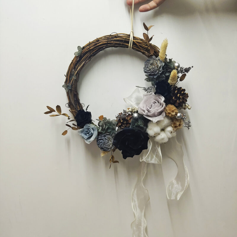 Unique Tranquil CHRISTMAS | Preserved Flower Black & Grey Rose Christmas Wreath