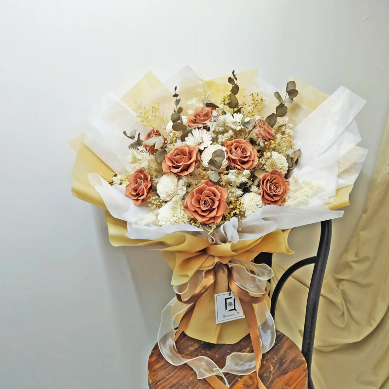 Vintage B.VIII | Preserved Flower Brown Rose Bouquet