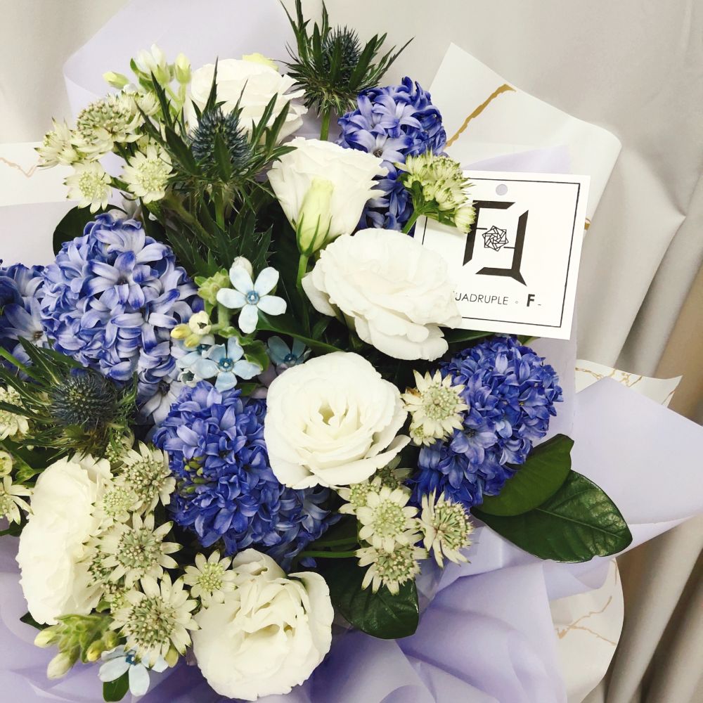 愉悅柔愛 | 白洋桔梗紫藍風信子鮮花花束 2 愉悅柔愛 | 白洋桔梗紫藍風信子鮮花花束 - BL100002
