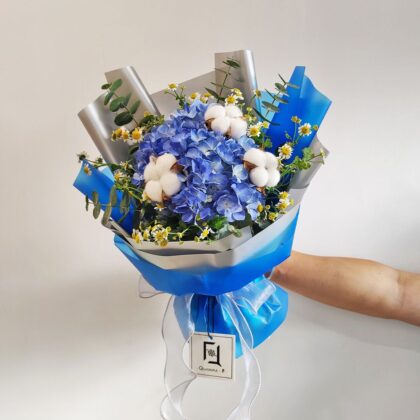 藍色繡球棉花洋甘菊鮮花花束 BM040005