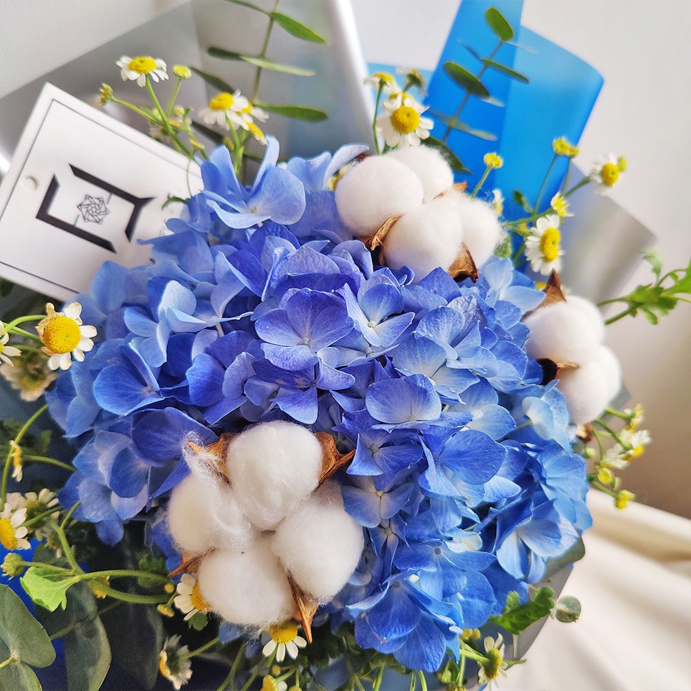 雲端絮語 | 藍色繡球棉花洋甘菊鮮花花束 2 雲端絮語 | 藍色繡球棉花洋甘菊鮮花花束 - BM040005