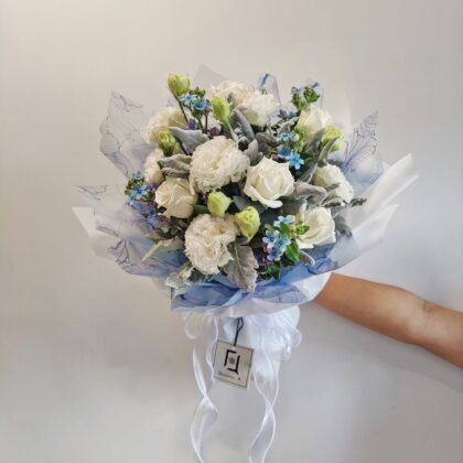 藍星花白玫瑰鮮花花束 BM010016