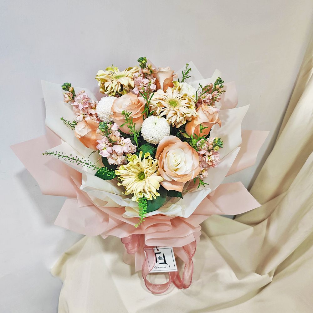 古典時光 | 卡其白玫瑰捲邊非洲菊紫羅蘭鮮花花束 3 古典時光 | 卡其白玫瑰捲邊非洲菊紫羅蘭鮮花花束 - BM010021