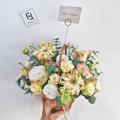 卡其白玫瑰米白捲邊非洲菊鮮花枱花手提花籃 TP010011
