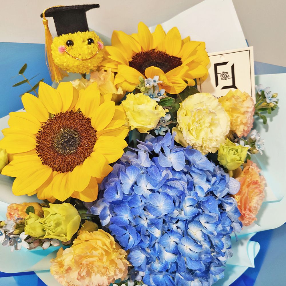 Graduation Galaxy | Sunflower, Blue Hydrangea & Graduation Cap Fresh Flower Bouquet 3 Graduation Galaxy | Sunflower, Blue Hydrangea & Graduation Cap Fresh Flower Bouquet - BL060008