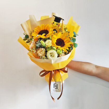 向日葵洋甘菊畢業帽鮮花花束 BM060006