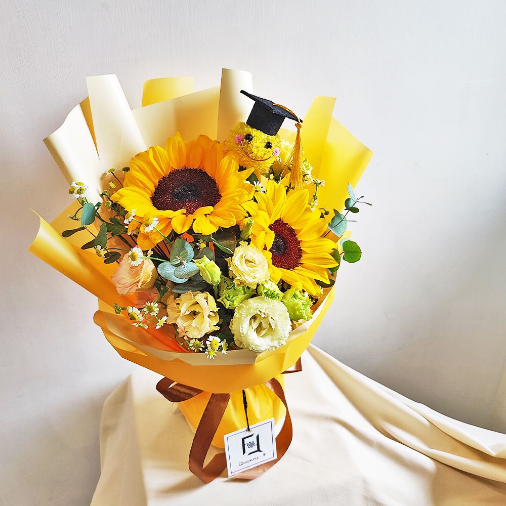 夢想啟程 | 向日葵洋甘菊畢業帽鮮花花束 3 夢想啟程 | 向日葵洋甘菊畢業帽鮮花花束 - BM060006