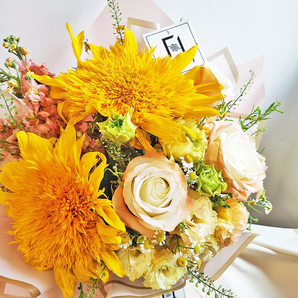 璨金歲月 | 重瓣向日葵卡其白玫瑰鮮花花束 2 璨金歲月 | 重瓣向日葵卡其白玫瑰鮮花花束 - BL060009