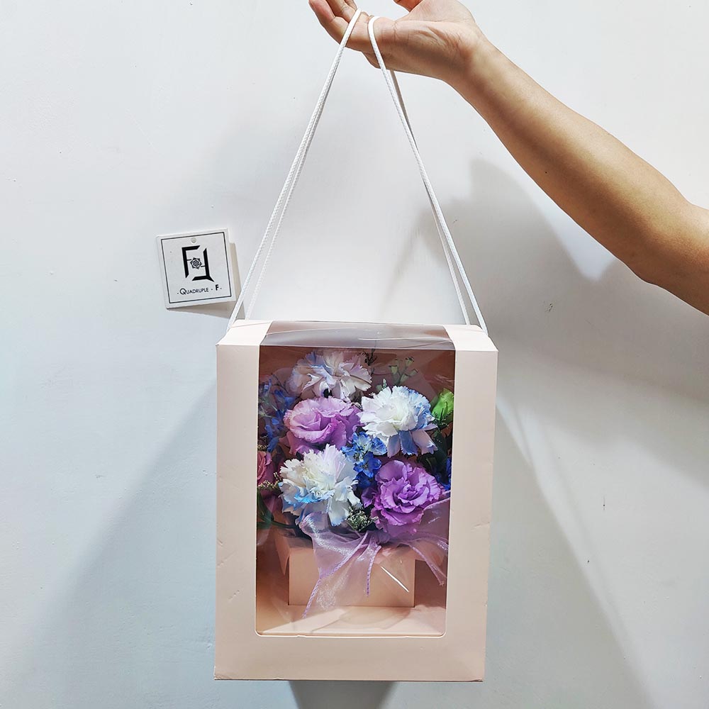 湛藍星辰 | 紫藍白康乃馨深藍小飛燕鮮花花盒 2 湛藍星辰 | 紫藍白康乃馨深藍小飛燕鮮花花盒 - TC070006