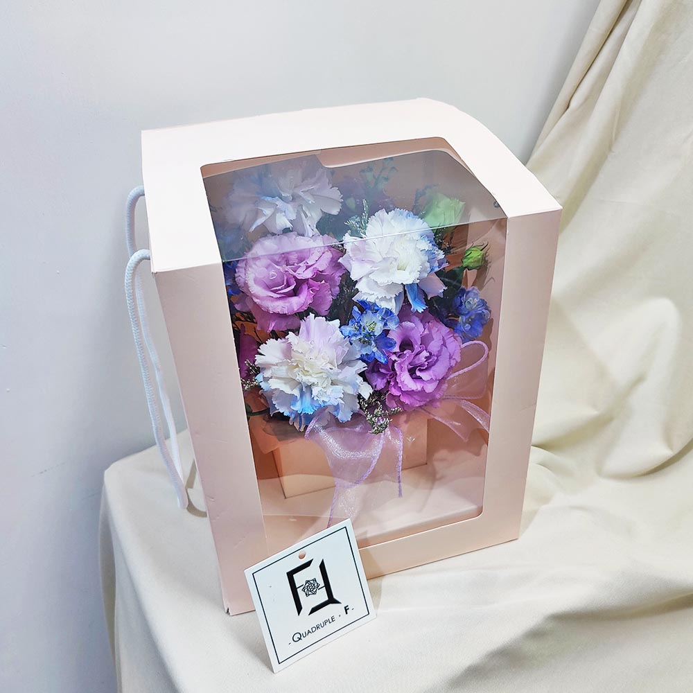 湛藍星辰 | 紫藍白康乃馨深藍小飛燕鮮花花盒 5 湛藍星辰 | 紫藍白康乃馨深藍小飛燕鮮花花盒 - TC070006