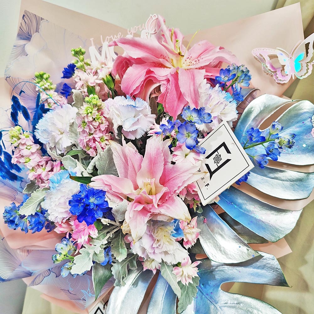 幻藍星蝶 | 雙托粉紅百合紫藍康乃馨鮮花花束 2 幻藍星蝶 | 雙托粉紅百合紫藍康乃馨鮮花花束 - BL050001