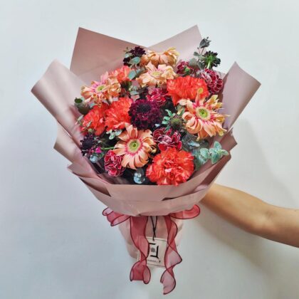 焰火燃情 | 橙紅康乃馨粉紅卷邊非洲菊鮮花花束 - BL070011