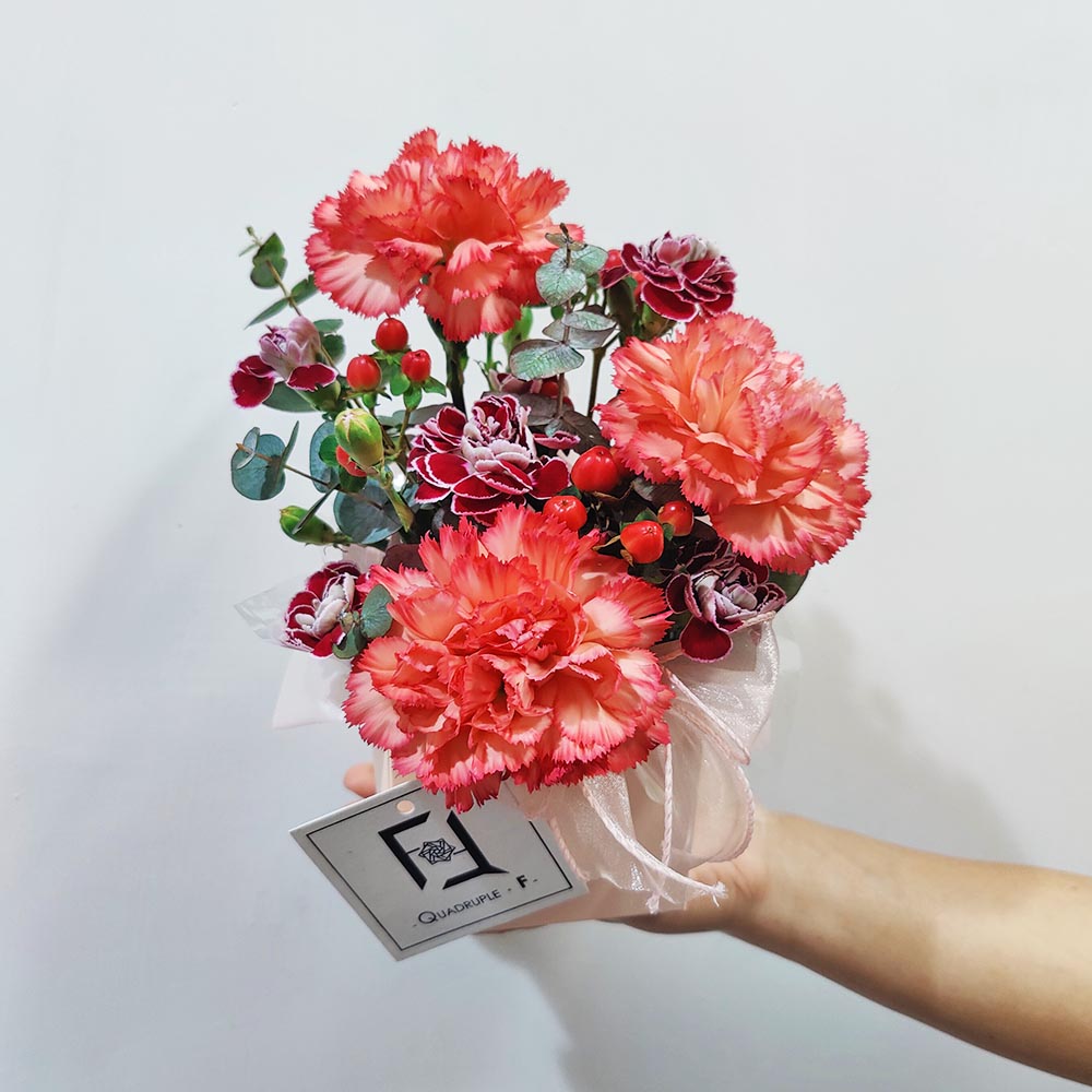 熾熱芳華 | 橙紅康乃馨紅荳鮮花花盒 3 熾熱芳華 | 橙紅康乃馨紅荳鮮花花盒 - TC070001