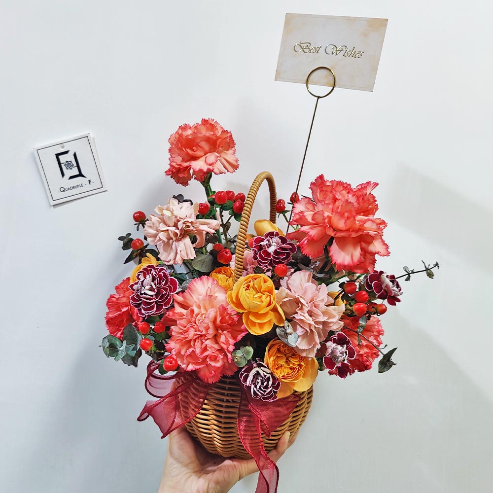 Rural Spring | Orange-red & Vintage Pink Carnation Hand-Carried Fresh Flower Basket 1 Rural Spring | Orange-red & Vintage Pink Carnation Hand-Carried Fresh Flower Basket - TP070001