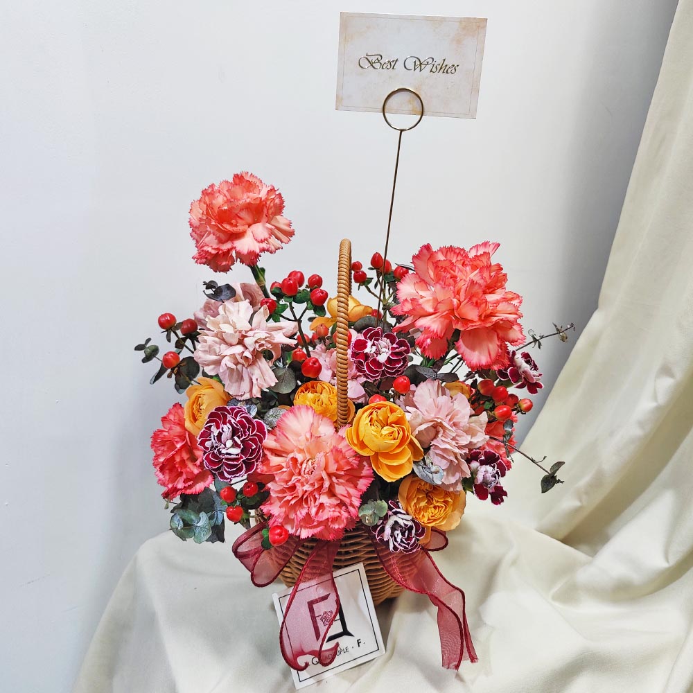 Rural Spring | Orange-red & Vintage Pink Carnation Hand-Carried Fresh Flower Basket 3 Rural Spring | Orange-red & Vintage Pink Carnation Hand-Carried Fresh Flower Basket - TP070001