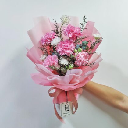 嬌紅初綻 | 桃粉紅康乃馨翠珠鮮花花束 - BM070010