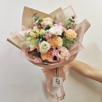 Dusk Stars | Pink-Edged Champagne & Pink Carnation Fresh Flower Bouquet - BL070005