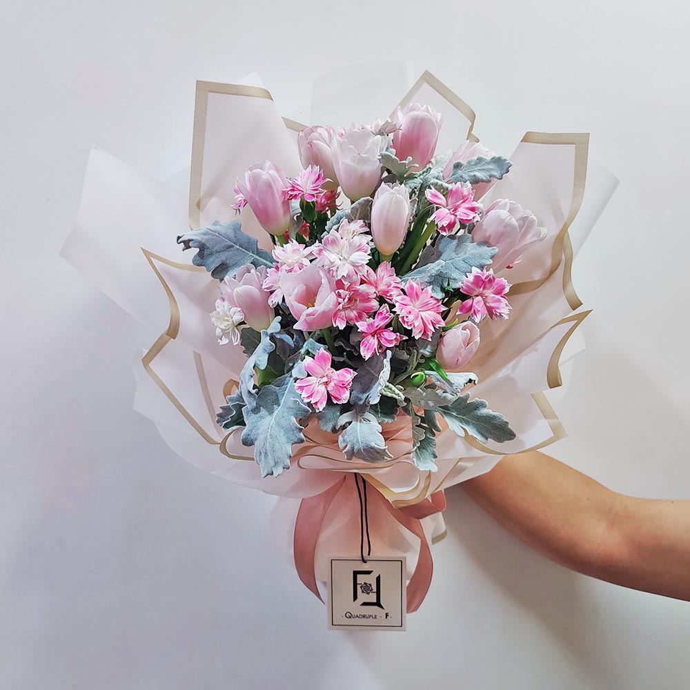 霜粉柔情 | 淺粉鬱金香粉紅康乃馨鮮花花束 1 霜粉柔情 | 淺粉鬱金香粉紅康乃馨鮮花花束 - BM030001