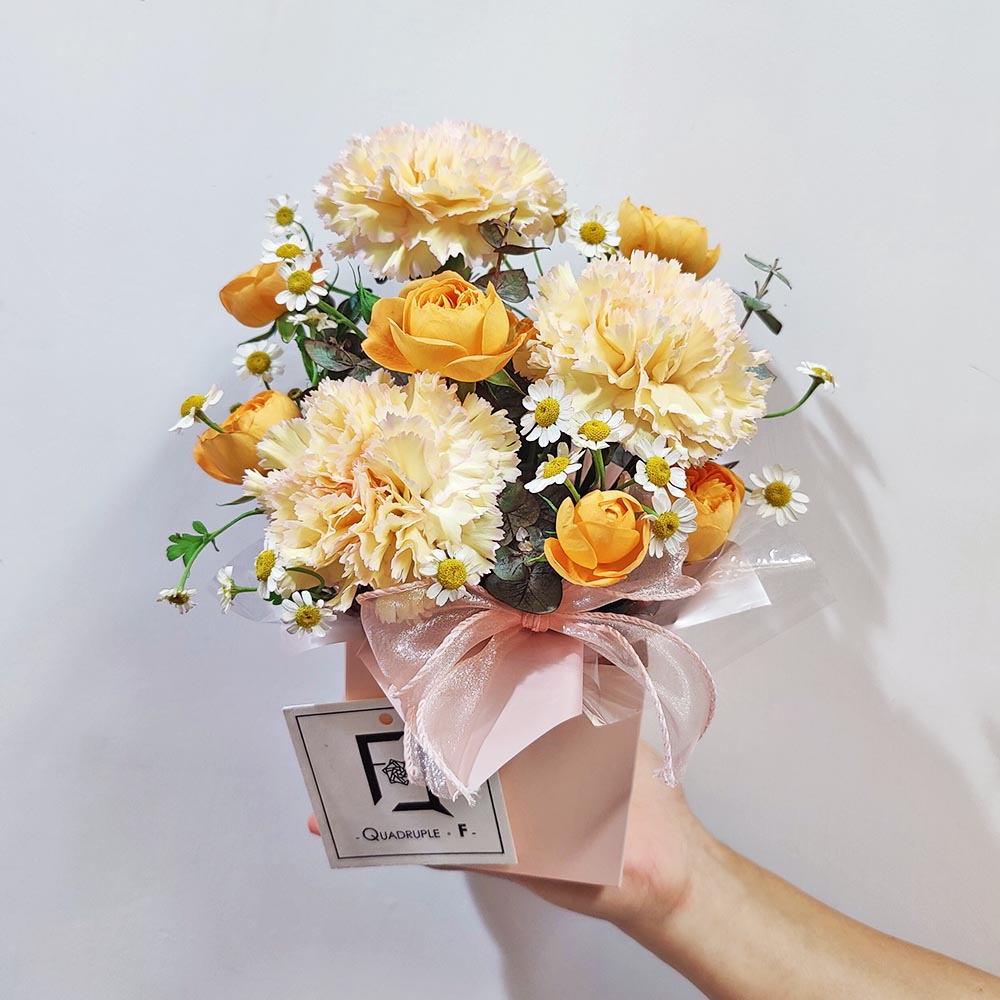 Sunlit Grace | Pink-edged Champagne Carnations & Chamomile Fresh Flower Box 3 Sunlit Grace | Pink-edged Champagne Carnations & Chamomile Fresh Flower Box - TC070005