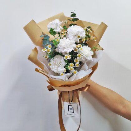 晨曦微光 | 純白康乃馨洋甘菊鮮花花束 - BM070012