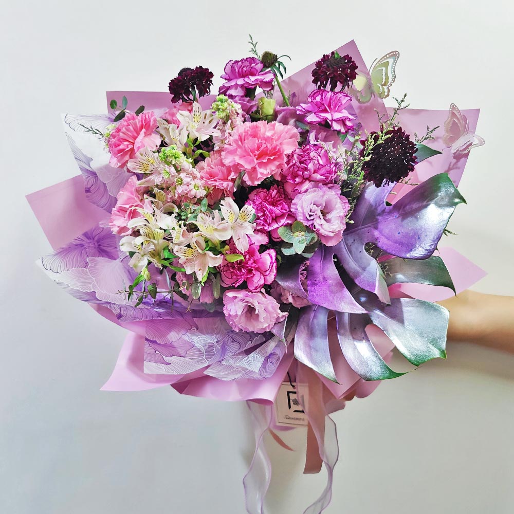 嫣紫蝶舞 | 紫粉康乃馨波浪紫洋桔梗鮮花花束 1 嫣紫蝶舞 | 紫粉康乃馨波浪紫洋桔梗鮮花花束 - BL070002