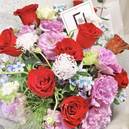 QuadrupleFlower 啟德新蒲崗花店 | 香港花店推介 | 即日送花服務、鮮花花束及花籃高質客製化設計 40 繁星夜紅 | 紅玫瑰紫桔梗藍星花鮮花花束