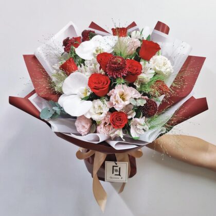 繾綣緋紅 | 紅玫瑰白蝴蝶蘭鮮花花束 - BL010043