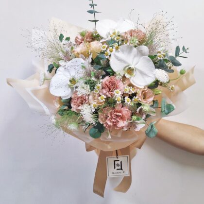 晨光蘭語 | 白蝴蝶蘭復古粉康乃馨鮮花花束 - BL080002