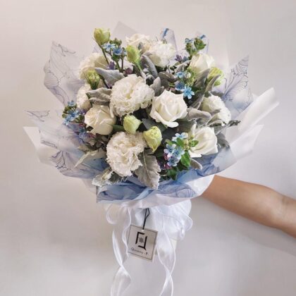 藍星花白玫瑰鮮花花束 BM010016