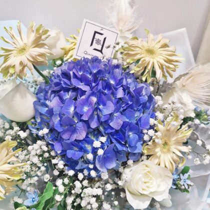 羽藍星語 | 藍色繡球花白玫瑰鮮花花束