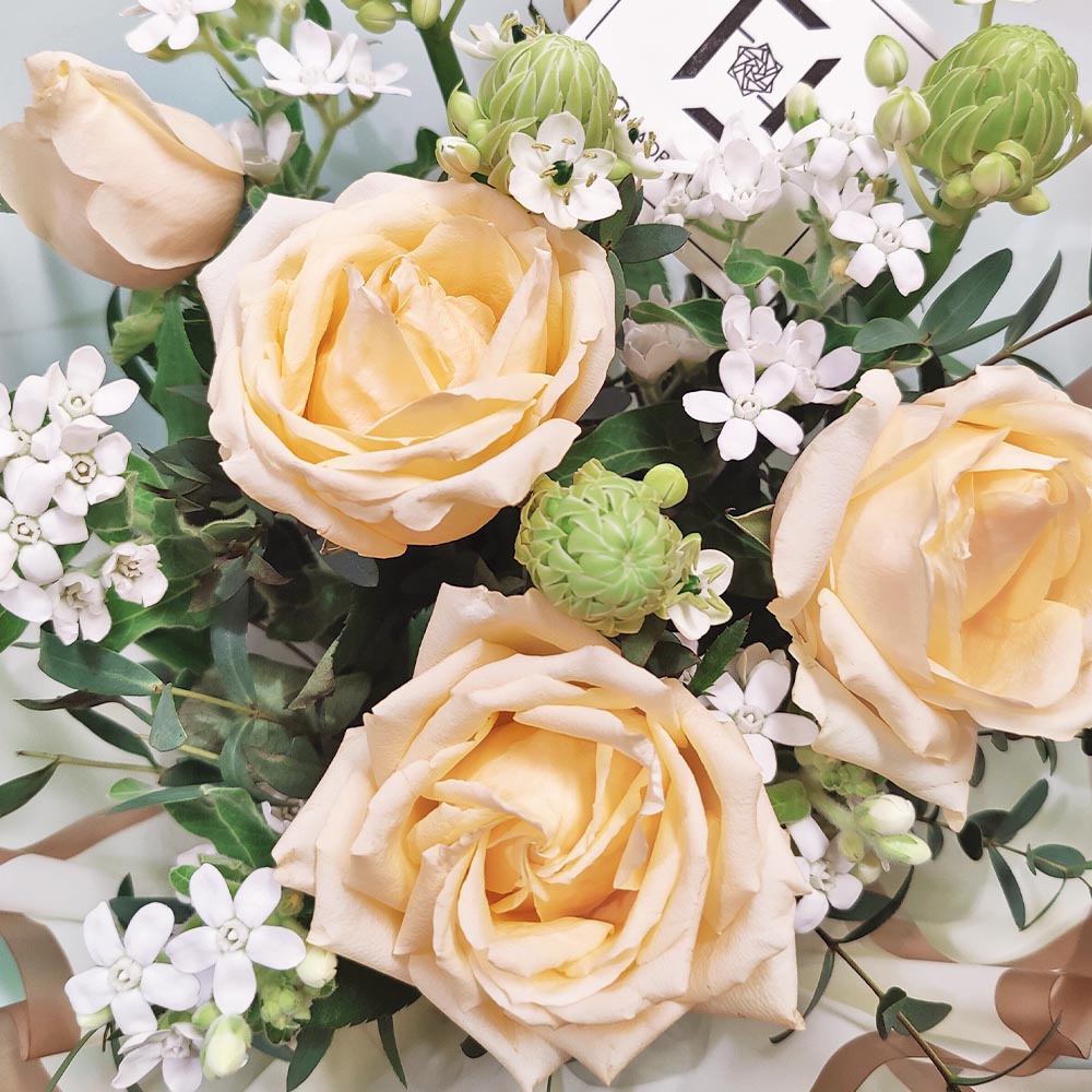 Wizard of Oz | Champagne Rose & White Eustoma Fresh Flower Bouquet 2 Wizard of Oz | Champagne Rose & White Eustoma Fresh Flower Bouquet - BM010028