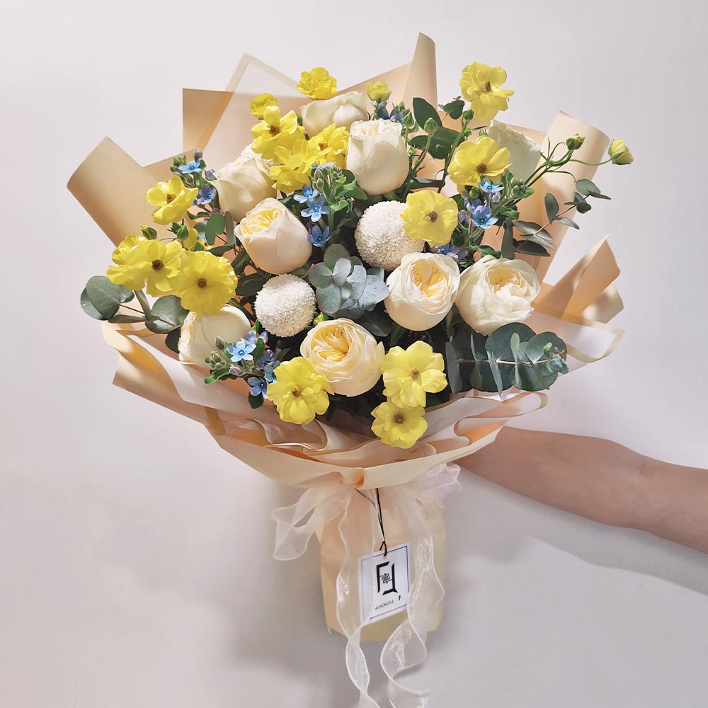 Creamy Dawn | Creamy Garden Rose & Blue Tweedia Fresh Flower Bouquet 1 Creamy Dawn | Creamy Garden Rose & Blue Tweedia Fresh Flower Bouquet - BL010030
