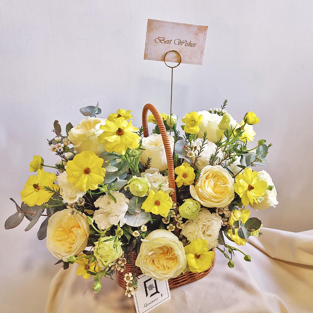 Creamy Butterfly | Creamy Garden Rose & Butterfly Ranunculus Hand-Carried Fresh Flower Basket 3 Creamy Butterfly | Creamy Garden Rose & Butterfly Ranunculus Hand-Carried Fresh Flower Basket - TP010009