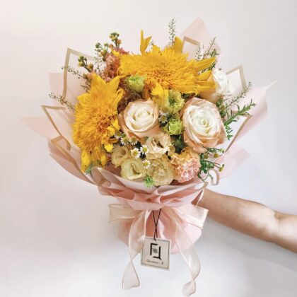 重瓣向日葵卡其白玫瑰鮮花花束 BL060009
