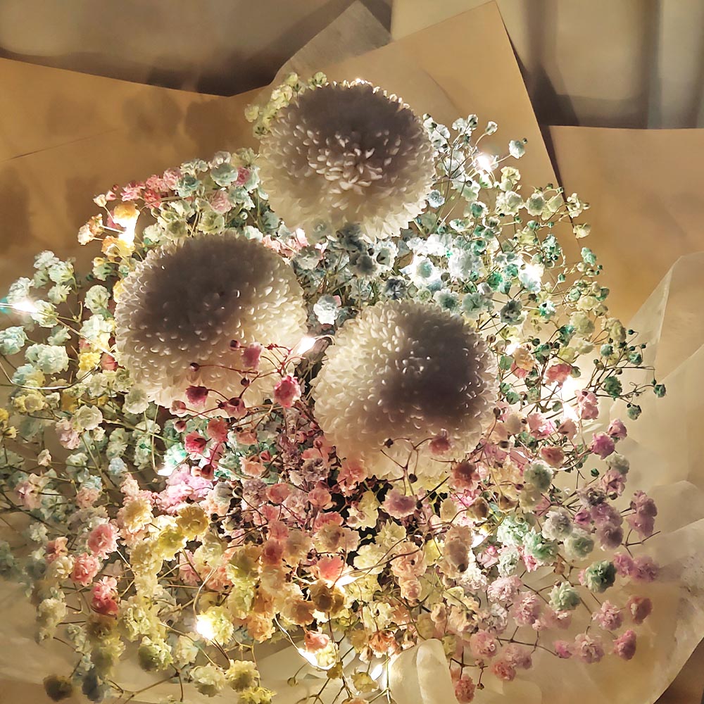 可愛幻愛 | 白乒乓彩虹滿天星鮮花花束 (連燈) 3 可愛幻愛 | 白乒乓彩虹滿天星鮮花花束 (連燈) - BM100004